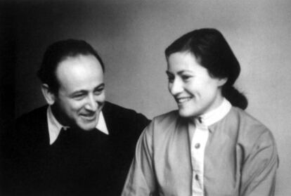 El poeta Paul Celan y su mujer, la pintora Gis&egrave;le Celan-Lestrange, en 1956. 