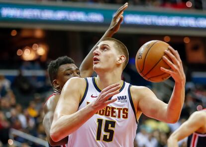 El pívot de los Denver Nuggets Nikola Jokic, en un partido ante los Washington Wizards el año pasado.