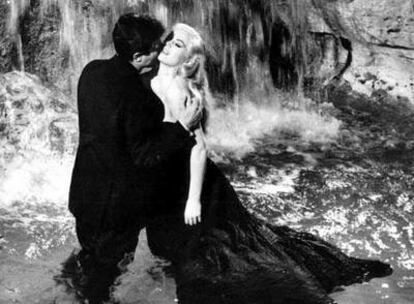 Marcello Mastroianni y Anita Ekberg, en <i>La dolce vita</i>.