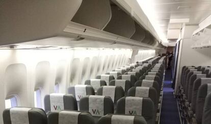 El avión en el que han sido evacuados los españoles atrapados en Wuhan, este viernes antes del embarque.