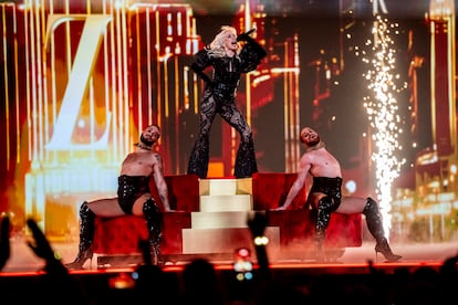 La española Nebulossa interpreta la canción 'Zorra' durante la segunda semifinal del concurso de canciones de Eurovisión 2024 en el Malmö Arena, Suecia