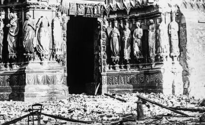 La catedral de Reims (Francia), destrozada durante la Primera Guerra Mundial, en una imagen de 1914.