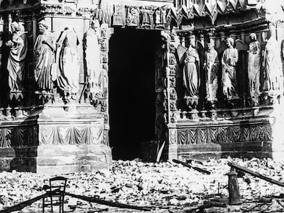 La catedral de Reims (Francia), destrozada durante la Primera Guerra Mundial, en una imagen de 1914.