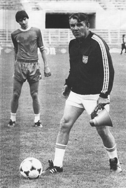 En la foto, Miljavic durante un entrenamiento de la selección yugoslava en Zaragoza, en el Mundial de 1982. El macedonio se encargó de la selección entre 1973 y 1974, y más tarde entre 1979 y 1982, en dos mundiales diferentes. En ninguno pasó de las fases de grupo.