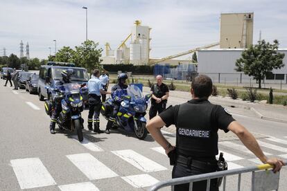 El atentado se produce con Francia en estado de máxima alerta desde los ataques yihadistas de hace casi medio año en París, donde tres terroristas asesinaron a 17 personas en enero, tras el ataque al semanario satírico Charlie Hebdo.