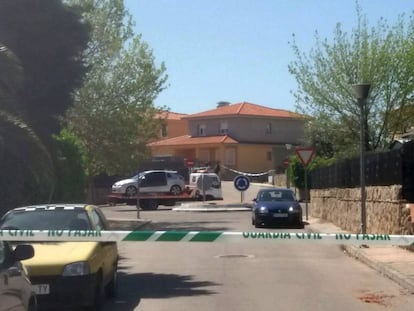 Calle de Las Ventas de Retamosa donde un mujer ha muerto y su hijo ha resultado herido por un tiroteo.