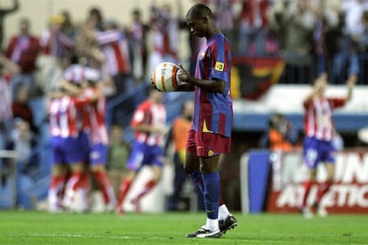 Sacudido por la derrota ante el Atlético, el Barcelona intentará lavar su imagen ante los de Quique Flores, que contarán con Aimar.