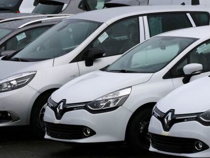 Coches de Renault aparcados