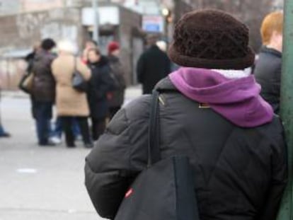 En la semana que concluyó el 30 de junio la cifra de personas que percibían el subsidio pagado por los Estados bajó en 14.000 y quedó en torno a 3,3 millones. EFE/Archivo