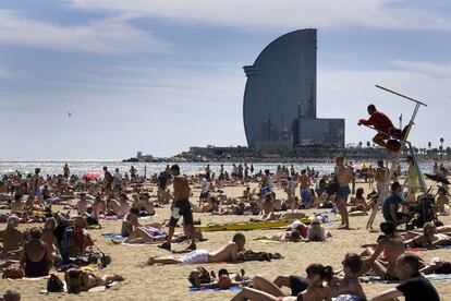 Y en décimo y último lugar aparece la playa de la Barceloneta, también en Barcelona. Ha sido fotografiada 48.778 veces y en esta instantánea aparece con el hotel Vela al fondo.