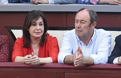 Carmen Martínez Bordiu y Luis Miguel Rodríguez durante la Corrida de la Prensa de 2016 en Madrid.