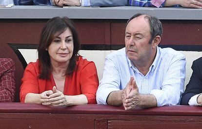 Carmen Martínez Bordiu y Luis Miguel Rodríguez durante la Corrida de la Prensa de 2016 en Madrid.