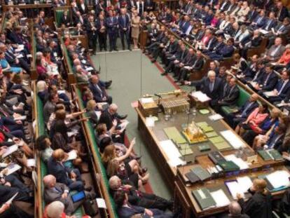 La ley propuesta por laboristas y varios  tories  rebeldes obligará al primer ministro a buscar un pacto con la Unión Europea