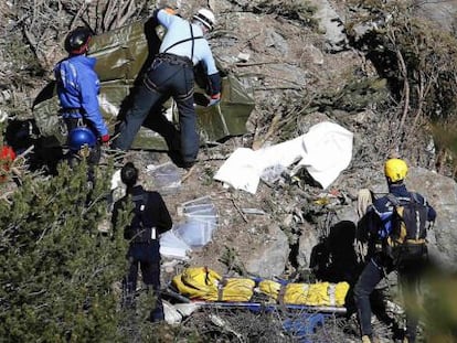 Trabajos de rescate de cad&aacute;veres de las v&iacute;ctimas.