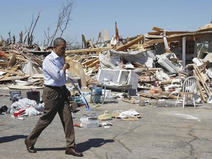 Obama, durante su visita a Tuscaloosa, en Alabama, devastada por los tornados.
