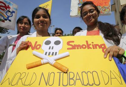 El Día Mundial Sin Tabaco, que se celebra cada 31 de mayo, tiene el propósito de fomentar un período de 24 horas de abstinencia de todas las formas de consumo de tabaco en el mundo. En la imagen, celebración en Bangalore (India).