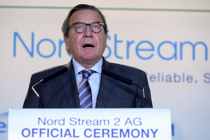 Gerhard Schröder da un discurso tras la firma de un acuerdo en París para construir el Nord Stream 2, en 2017.