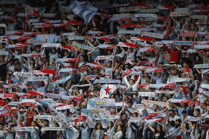 Aficionados del Celta de Vigo en la grada del estadio.