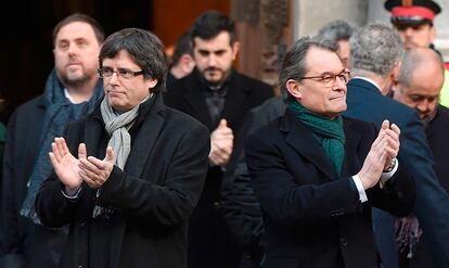 El presidente de la Generalitat, Carles Puigdemont, junto al expresidente de la Generalitat, Artur Mas.