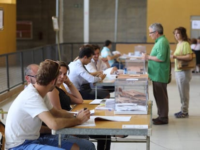 Mesa electoral en Girona.