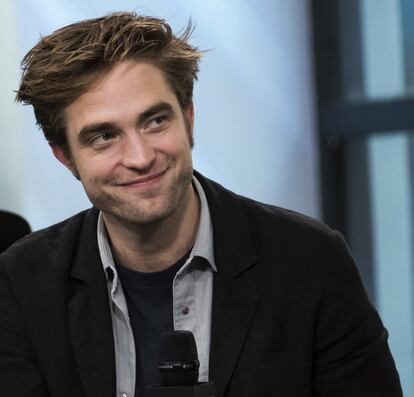 Robert Pattison, el célebre protagonista de la saga 'Crepúsculo', rompió su compromiso con la cantante británica FKA Twigs en octubre de 2017 después de 3 años de relación en los que incluso se habló de su intención de pasar por el altar. "Rob está cansado, ha cancelado su compromiso y les ha dicho a sus amigos que se han separado”, aseguraba una fuente cercana al actor al diario 'The Sun' el año pasado.