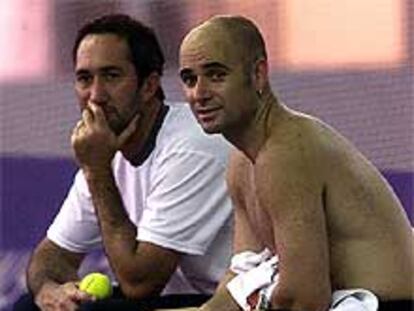 Andre Agassi, ayer durante un entrenamiento.