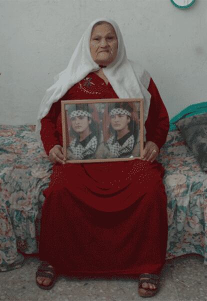 La madre de Wafra Idris, la primera mujer palestina que se inmoló como terrorista suicida.