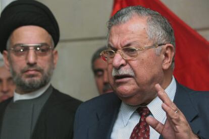 El presidente iraquí, Yalal Talabani, junto al líder chií de la Alianza Iraquí Unida, Abdelaziz al Hakim.
