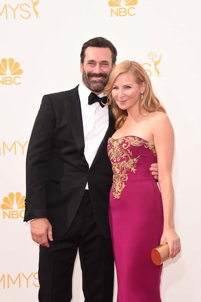 Jon Hamm acompañado por su mujer Jennifer Westfeldt.