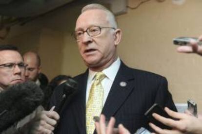 El pasado lunes tres congresistas republicanos miembros del comité de las Fuerzas Armadas de la Cámara de Representantes, entre ellos el presidente del comité, el republicano Buck McKeon (en la imagen), mostraron en un comunicado su preocupación por el ensayo chino de un misil hipersónico que "aparentemente les pone por delante de nosotros". EFE/Archivo