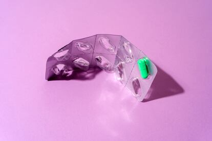 Blíster de pastillas con solo una pastilla verde restante