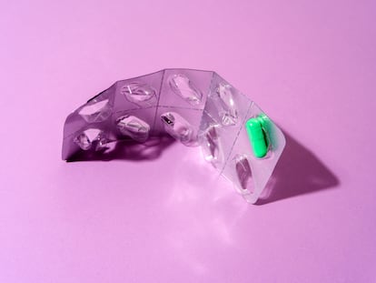 Blíster de pastillas con solo una pastilla verde restante