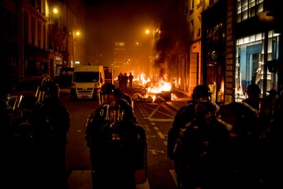 Disturbios durante las protestas contra la reforma de la edad de jubilación aprobada por Macron.