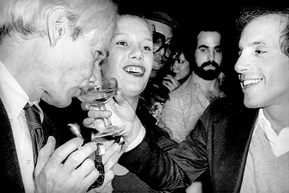 La princesa, junto a Andy Warhol y Steve Rubell, en Studio 54, la disco de moda en el Nueva York de los años setenta.