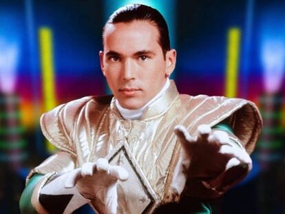 Jason David Frank como el power ranger verde en las primeras temporadas de la serie