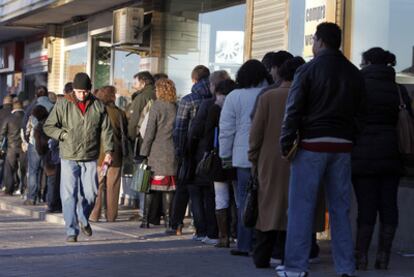 Cuando se aprobaron los cambios legales de junio de 2010 el paro rondaba el 20%. Hoy llega al 21,5% de la población activa.