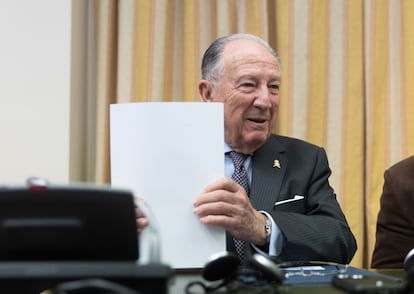 El exdirector del Centro Nacional de Inteligencia (CNI), Félix Sanz Roldán, durante su comparecencia ante la comisión de investigación sobre los atentados yihadistas de Barcelona y Cambrils este martes en el Congreso.