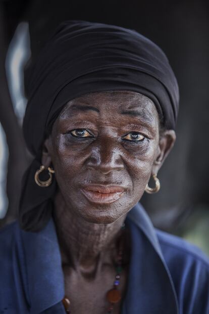 Joana Choumali resalta en sus retratos la resilencia, la lucha contra la adversidad y el valor de las carboneras de San Pedro.