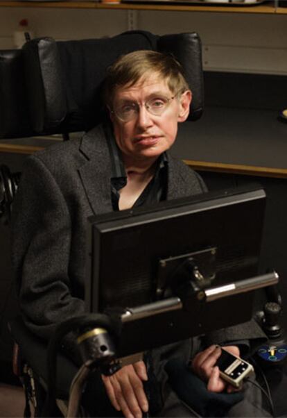 Stephen Hawking, en su despacho de Cambridge.