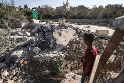 Restos de la casa de Saleh al Aruri, demolida por el ejército de Israel en Arura (Cisjordania).
