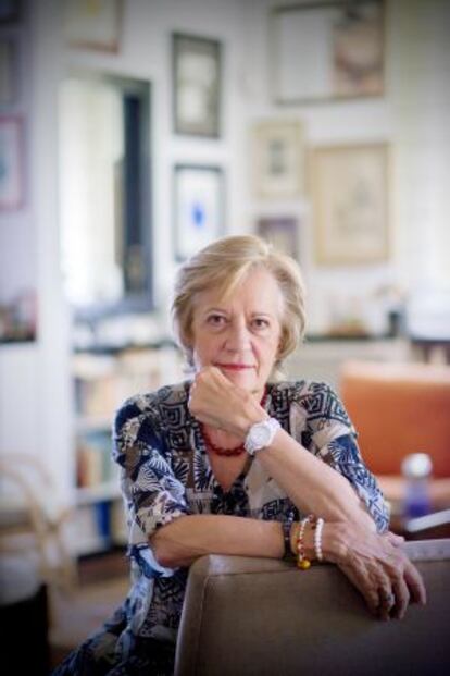 Victoria Camps, en su despacho, en su casa de Sant Cugat, Barcelona.