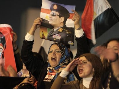 Partidarias del general Al Sisi celebran el resultado del referéndum constitucional, el sábado en El Cairo.