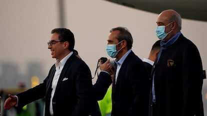Desde la izquierda, Siamak Namazi, Emad Sharghi y Morad Tahbaz, a su llegada ayer a Qatar.