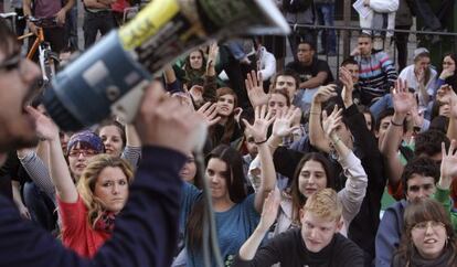 Manifestantes del movimiento estudiantil de las universidades p&uacute;blicas de Madrid &quot;Tomalafacultad&quot;, en la marcha de este martes.