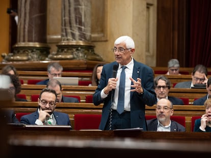 El consejero de Salud de la Generalitat, Manel Balcells, en una sesión de control al Govern en el pleno del Parlament.