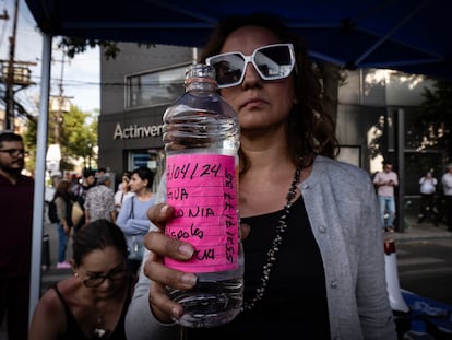 Una protesta por el agua contaminada en la Avenida Insurgentes (Ciudad de México), el 9 de abril de 2024.