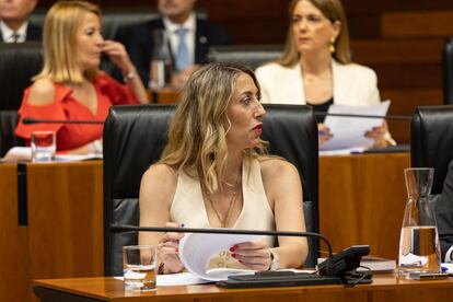La presidenta del PP de Extremadura, María Guardiola, durante la constitución de la Asamblea de Extremadura.