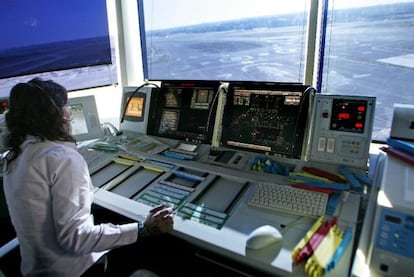 Torre de control del aeropuerto de Madrid-Barajas.