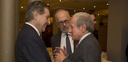 Gabilondo, Lloret y Sala, ayer, antes de iniciarse el debate sobre la corrupción.