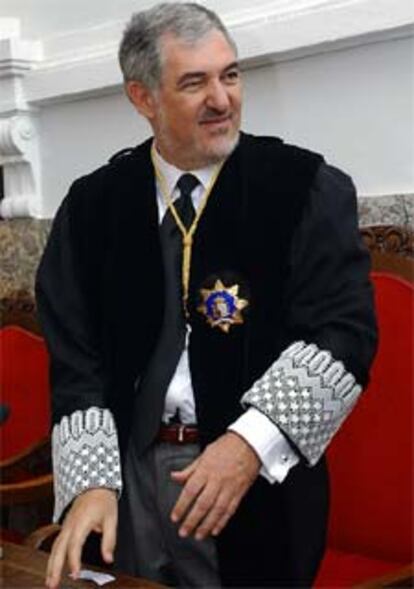 Cándido Conde-Pumpido, fiscal general del Estado, ayer en A Coruña.
